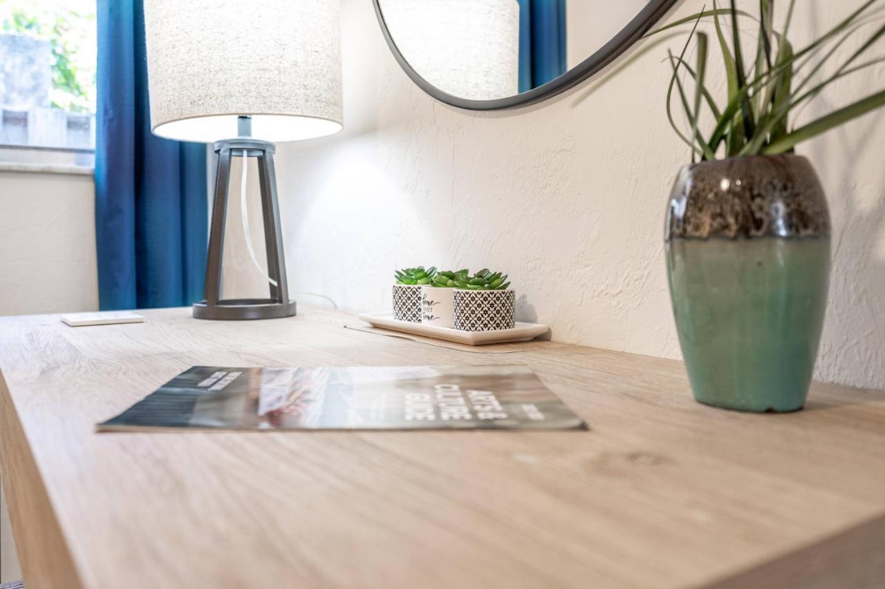 2Bed 1Bath Suite Minutes To Downtown, Beaches, Restaurants, Theaters And More Sarasota Zewnętrze zdjęcie